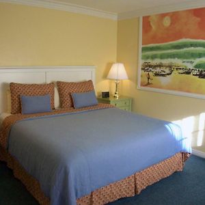 Standard Zimmer mit Kingsize-Bett auf den unteren Etagen